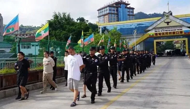 佤邦再移交32名中国公民，今年累计1449人 — 正文配图