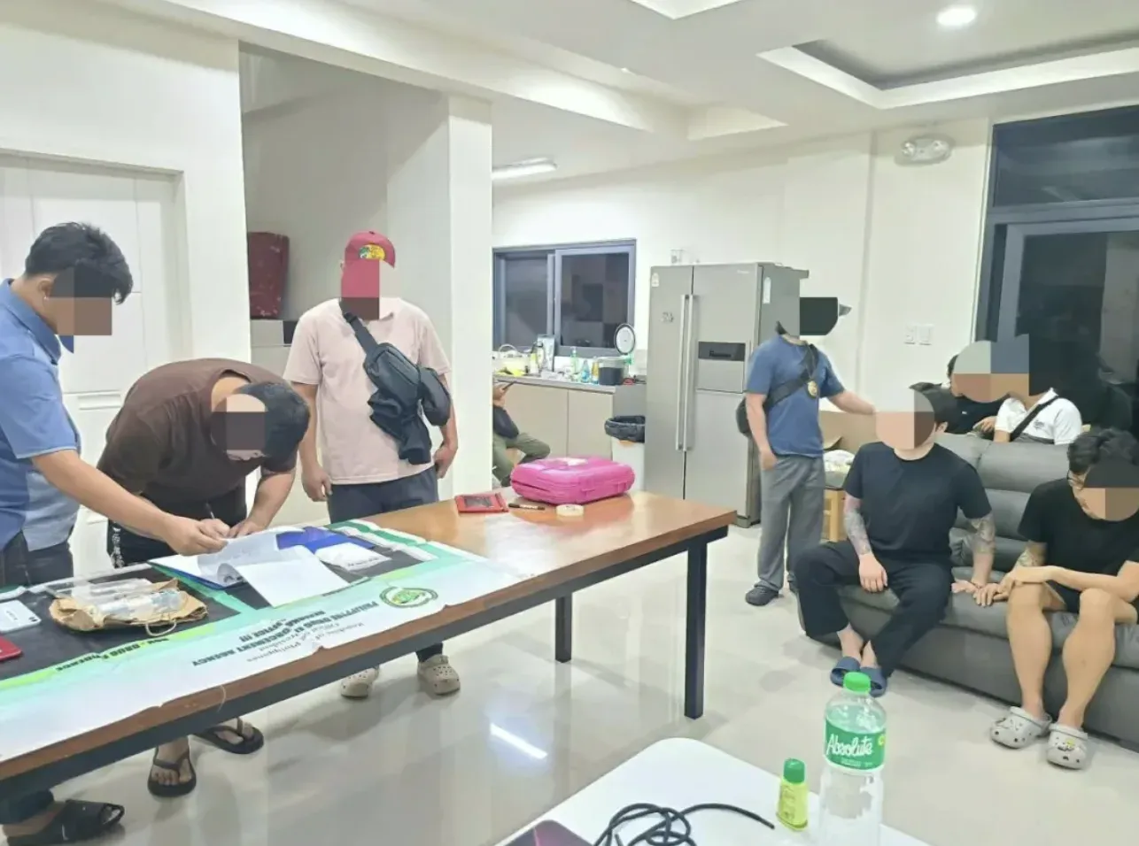 POGO员工涉嫌兼职贩毒？两名韩国男子被捕，查获约100万比索“K粉”