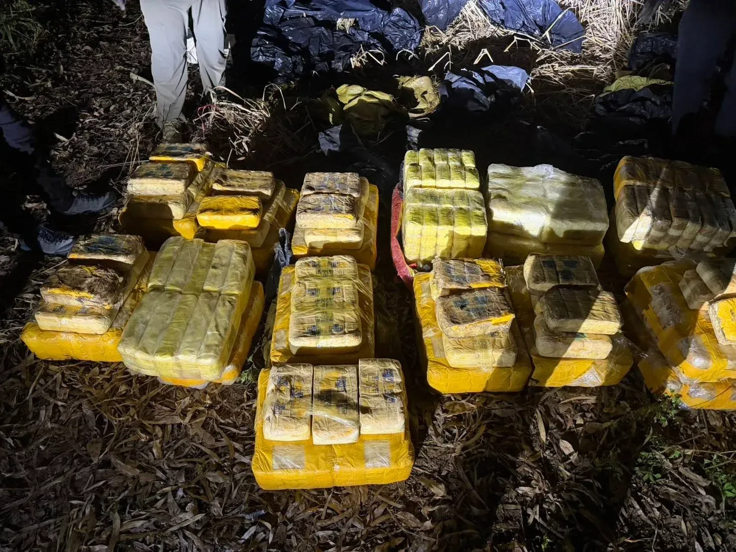 9个麻袋藏217万颗冰毒！泰国警方清莱查获大批毒品 — 正文配图