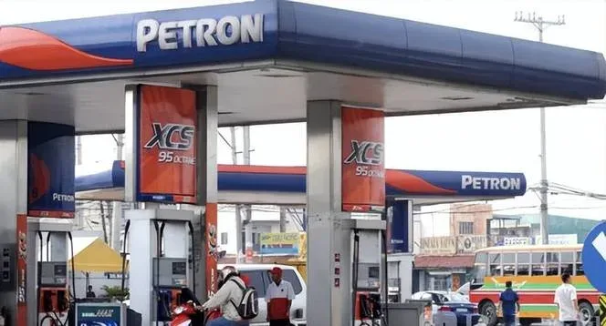 1380升柴油堆满多个容器！西民都洛警方突袭抓1人