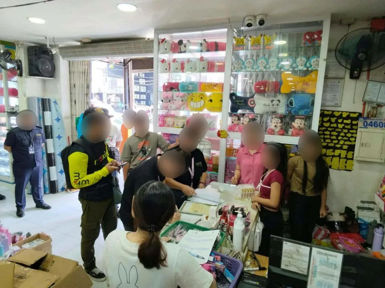 菲律宾突查保健品销售行动,3名中国公民被捕 — 封面