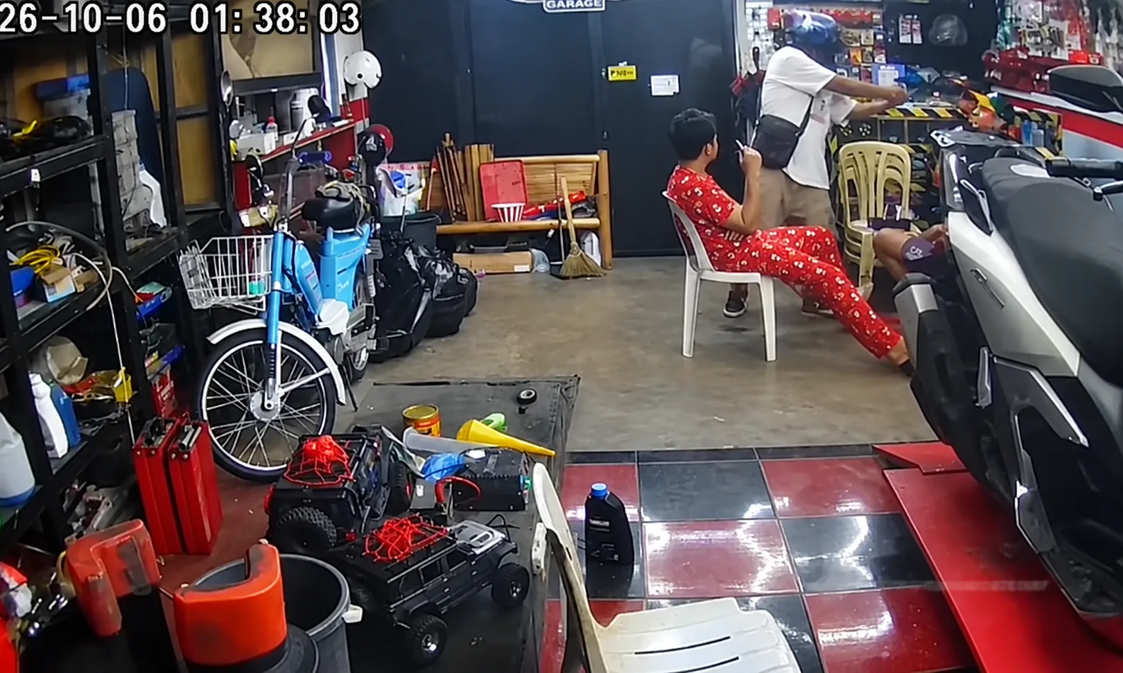 达沃再现持枪抢劫!两名嫌犯短短数分钟内连续作案 — 封面