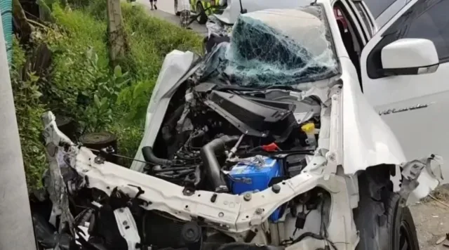 泰国春武里府发生严重车祸!两辆皮卡迎面相撞,造成2死2伤 — 正文配图