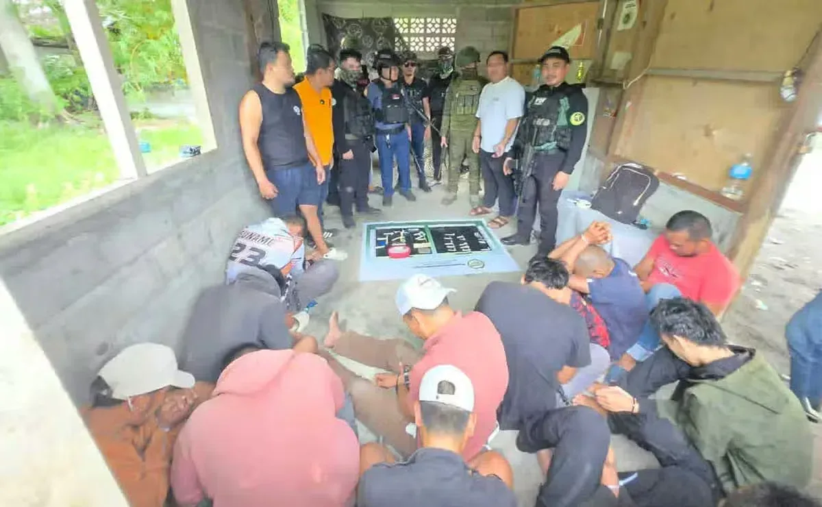 菲警方捣毁毒窝，11人被捕，现场查获冰毒 — 封面