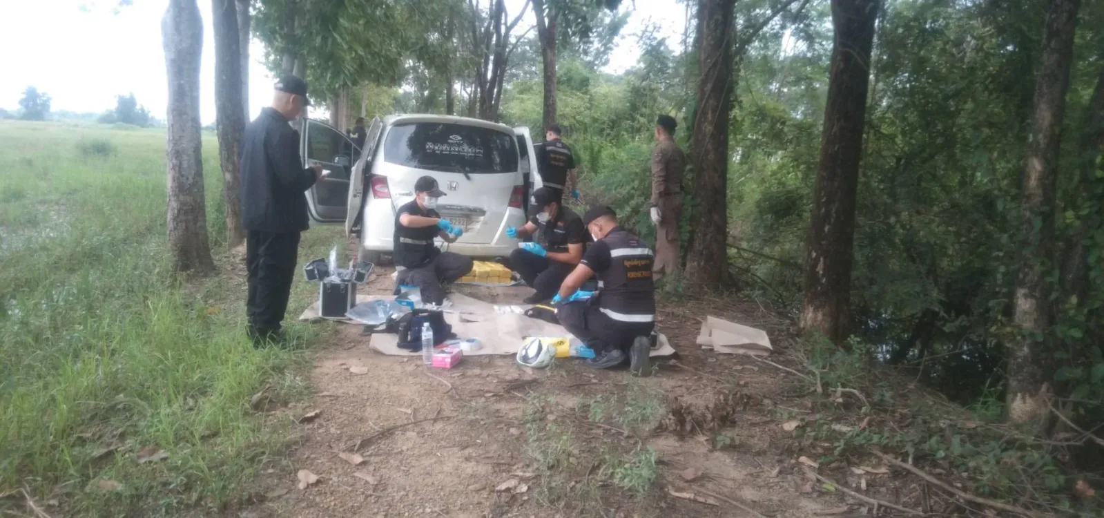 泰国披集府查获超300万颗毒品:2名嫌疑人撞树弃车逃跑 — 正文配图