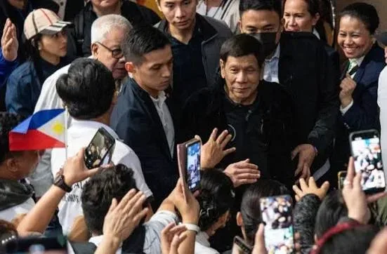 3400人死亡数据惹争议！杜特尔特ICC案检辩双方正面交锋