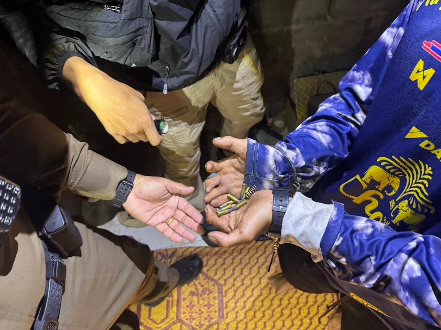 泰国警方清晨展开大规模扫荡！两小时抓获587人，查获大量毒品枪支 ... ... — 正文配图