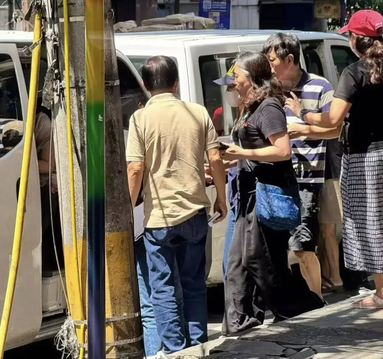 突发!马尼拉广场遭移民局检查,多名华人被带走 — 封面