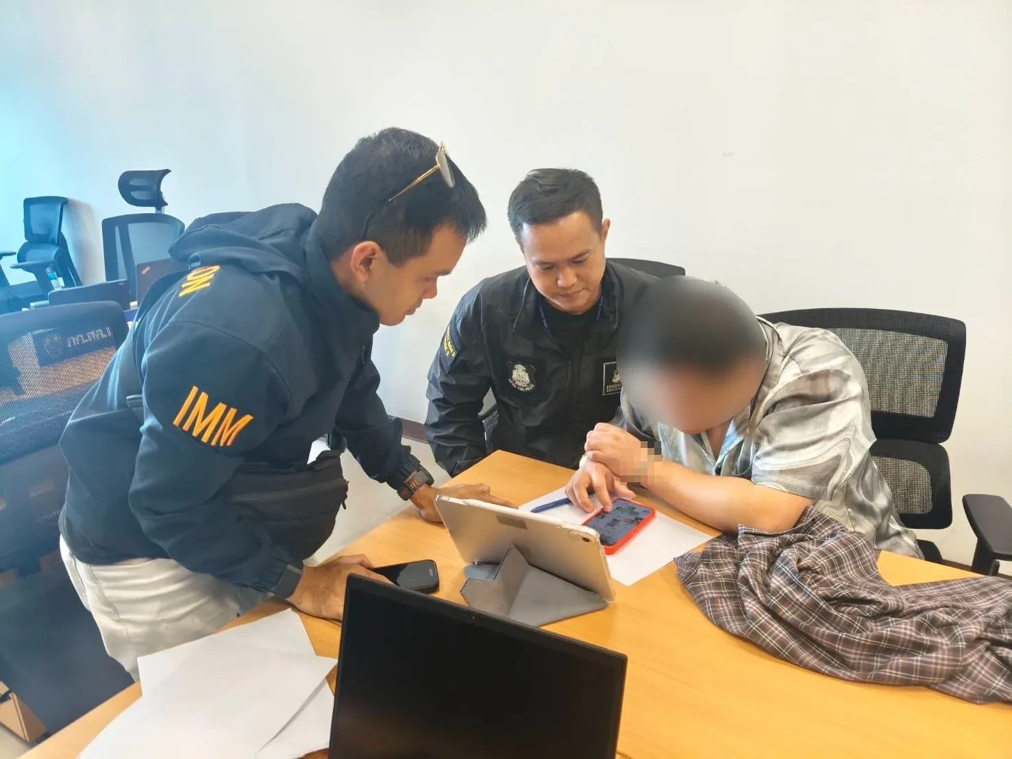 中国37岁通缉犯藏身泰国豪宅被捕!涉案资金流转超5亿元 — 正文配图