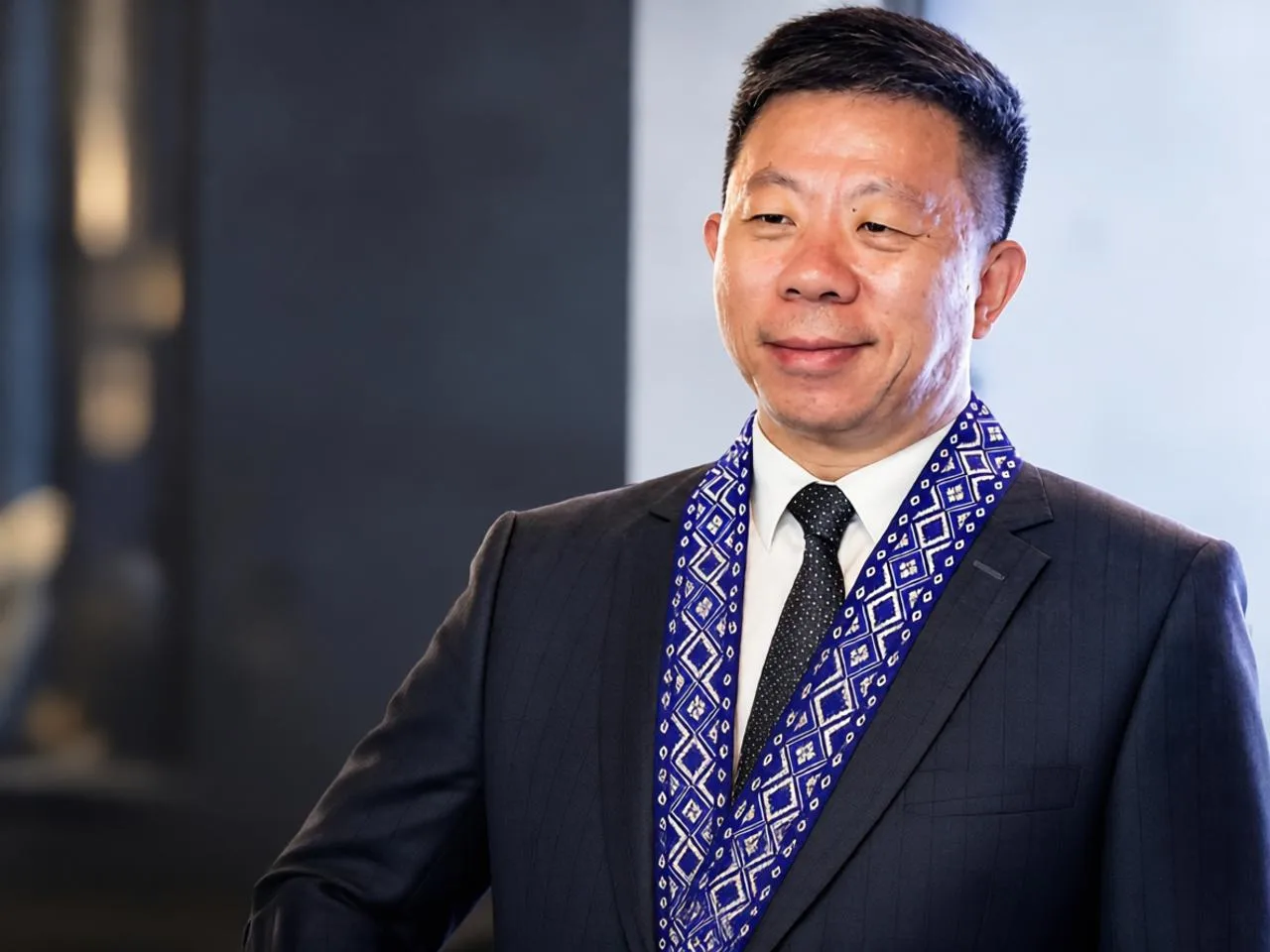 菲政客扬言驱逐中国大使！中方强硬回应：要做就做，别虚张声势 — 封面