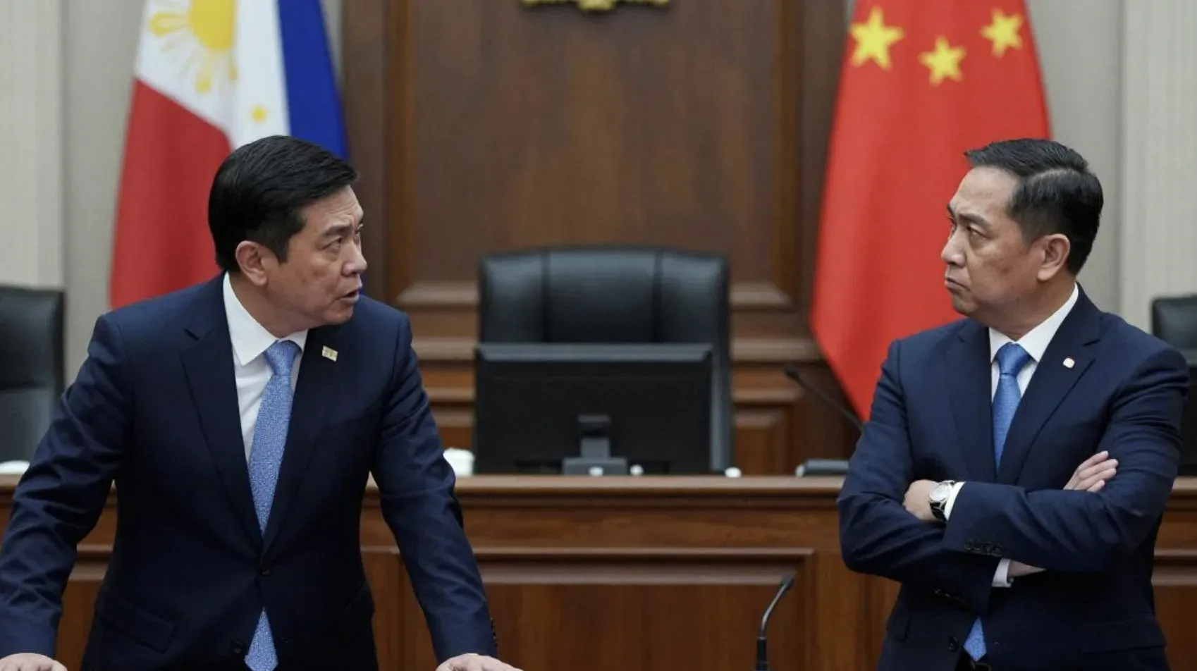 菲律宾政坛上演兄弟不同调：驱逐中国大使，到底该不该？