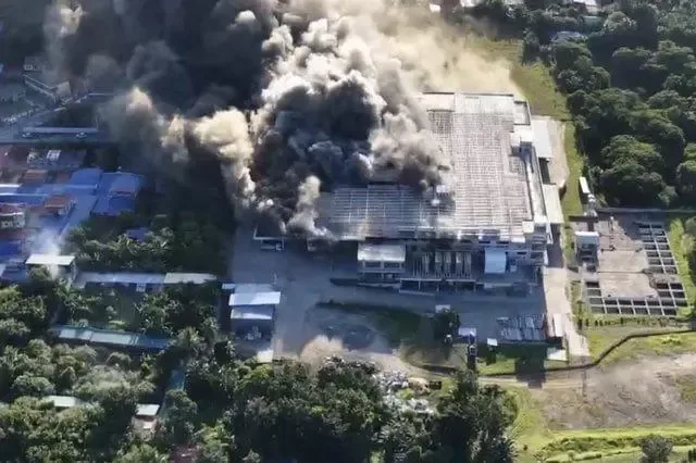 菲律宾冷库工地发生大火，初步损失超过1亿比索！ — 封面