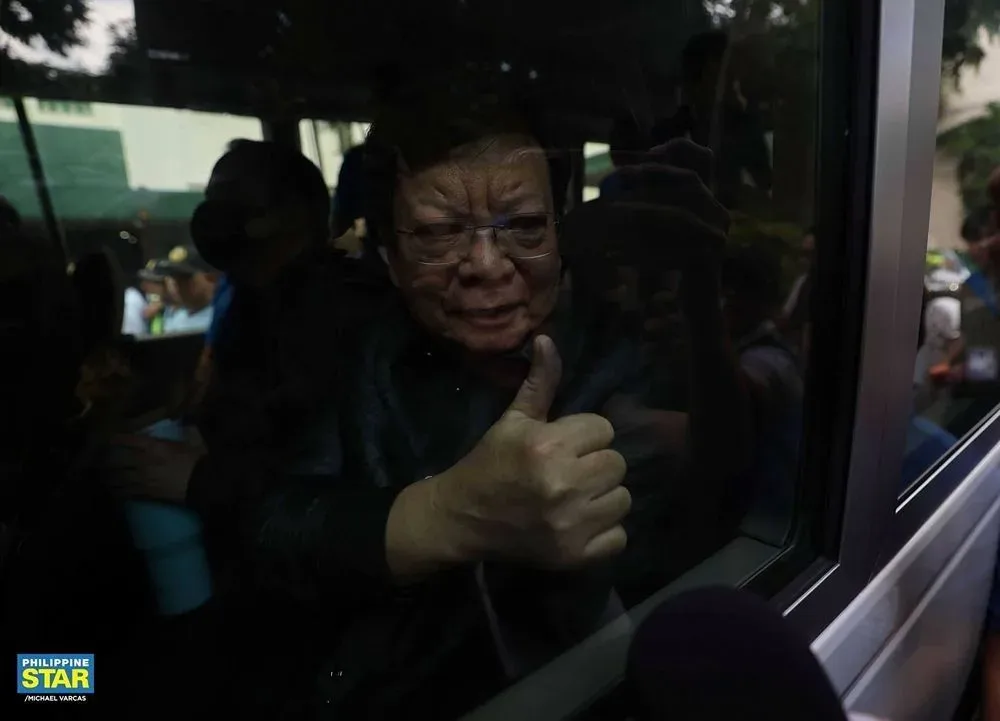 涉嫌侵吞7500万比索！菲参议员马科莱塔遭停职 — 封面