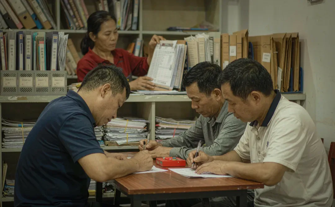 八年前借朋友名字开店，八年后他终于谈成投资！