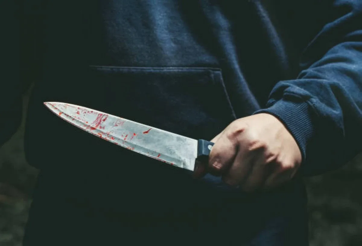 菲律宾男子好心劝酒友，竟被对方一刀刺伤！ — 封面
